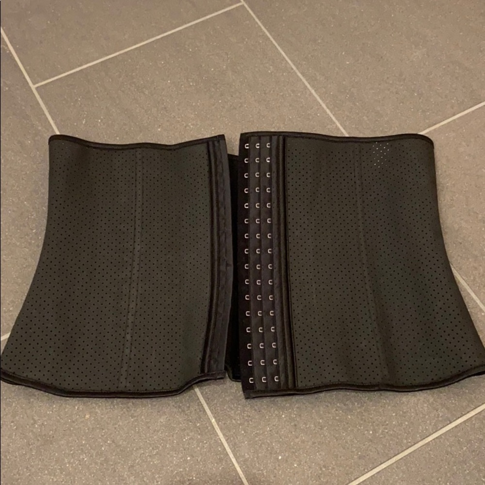 Used black waist trainer 3xl